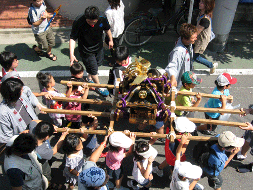 kodomomikoshi.gif